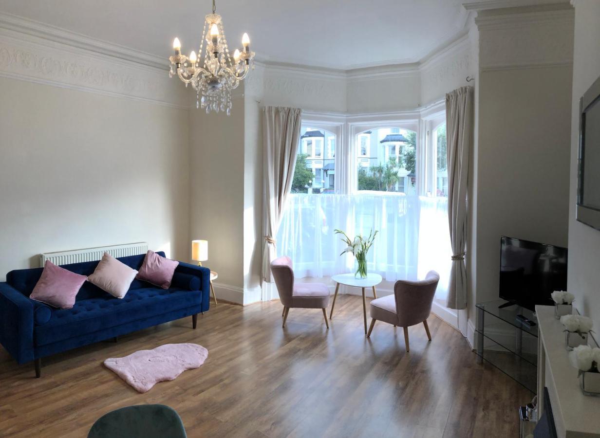 Mostyn Villa Free Private Parking 兰迪德诺 外观 照片