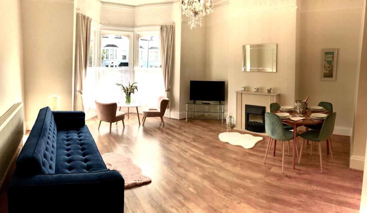 Mostyn Villa Free Private Parking 兰迪德诺 外观 照片